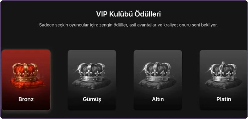 Dört taç kartıyla gösterilen VIP Kulübü ödülleri yakından görünüm: Bronz, Gümüş, Altın, Platin